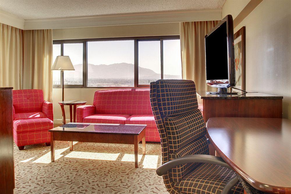 Marriott Riverside At The Convention Center Экстерьер фото